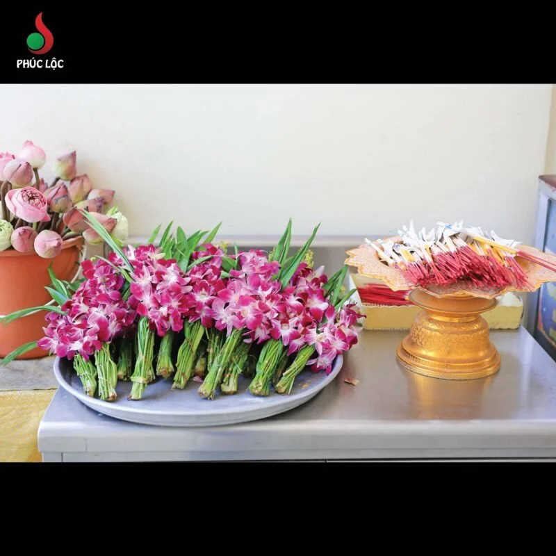 8 phẩm cúng dường có ý nghĩa như thế nào? Và những lưu ý khi chuẩn bị 2 Ý nghĩa 8 phẩm cúng dường